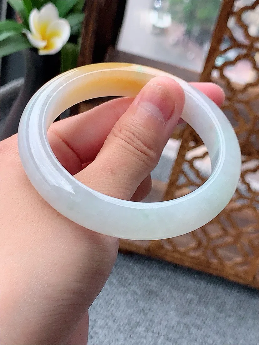 a货翡翠老坑黄加绿双彩正装正圈手镯55-56圈口  尺寸55.5×11.6×8.5mm 重量56.16g 0622