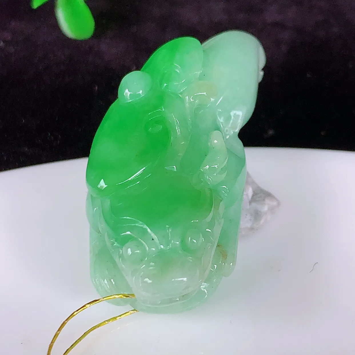自然光实拍，冰润飘阳绿招财貔貅吊坠，民间有“一摸貔貅运程旺盛，再摸貔貅财运滚滚，三摸貔貅平步青云 ”