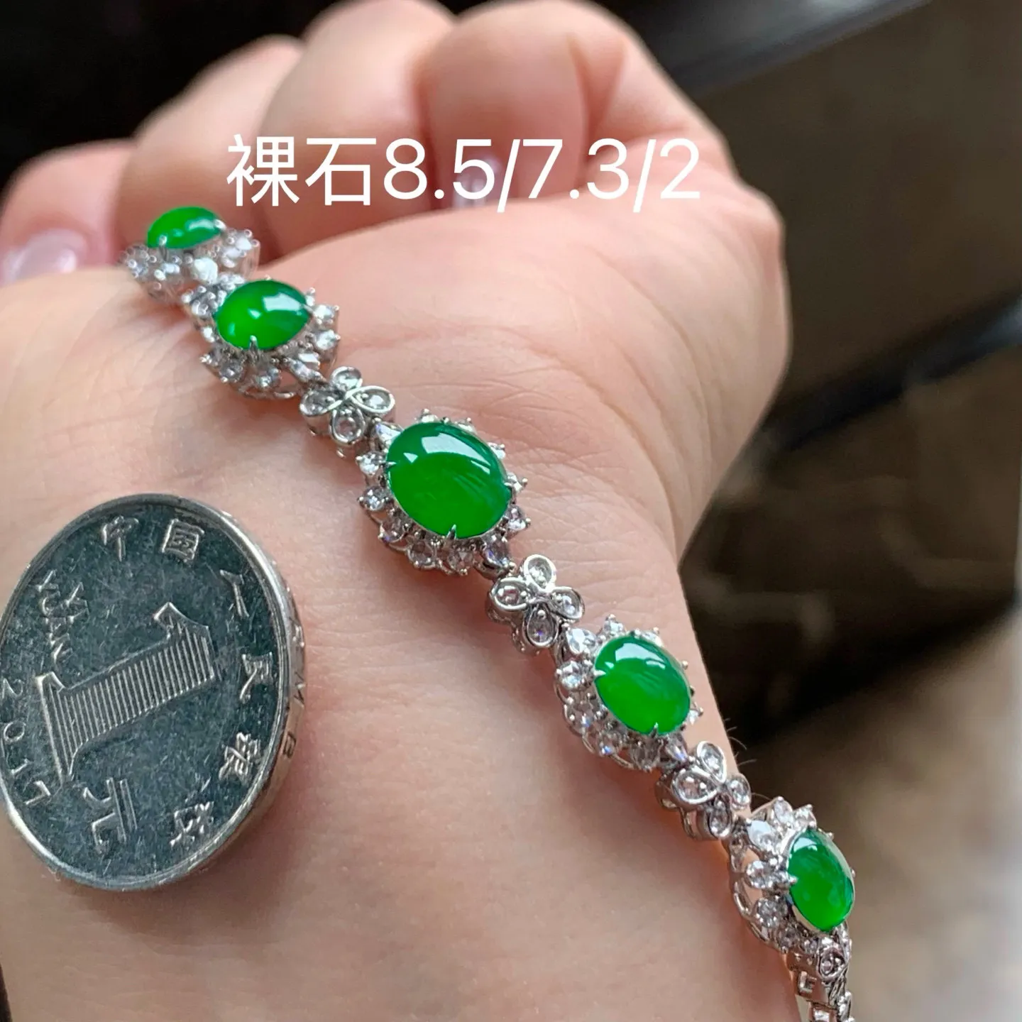 冰种满色蛋面手链
真金镶嵌 精致