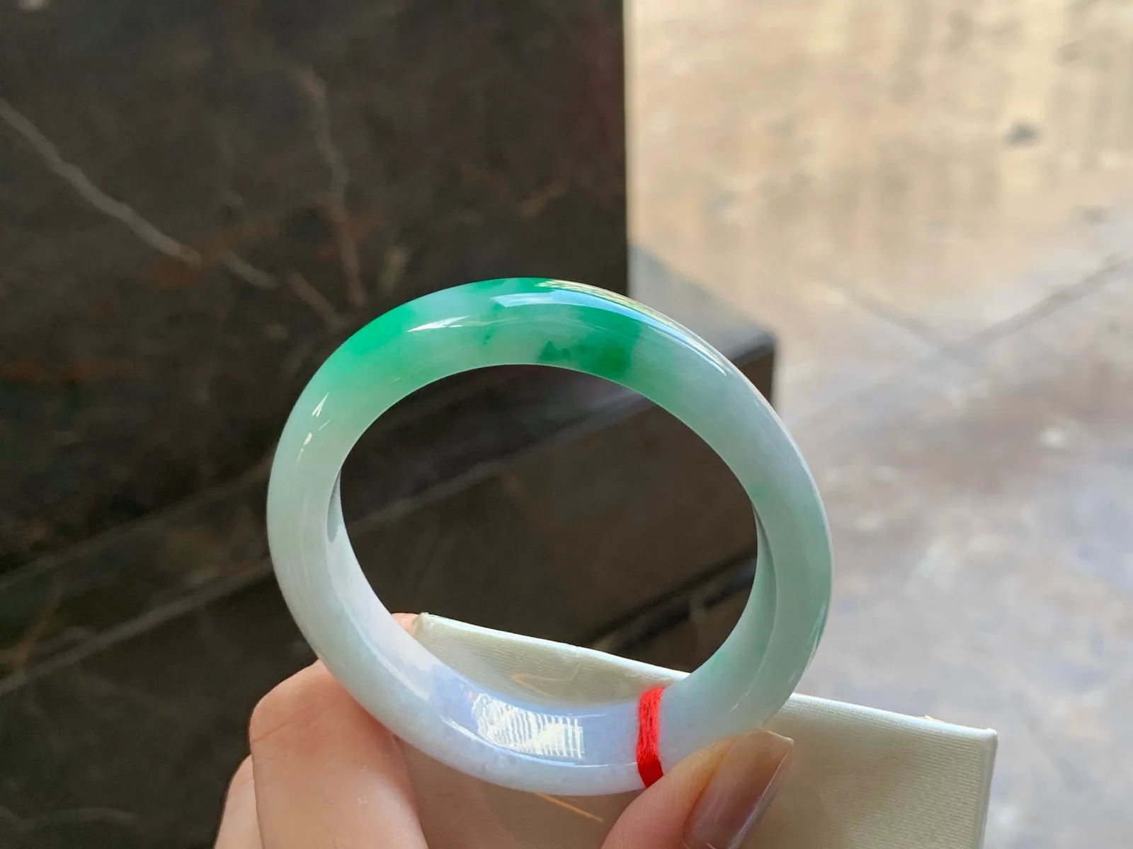 带色贵妃镯
细腻清爽 54/13.5/7.5mm