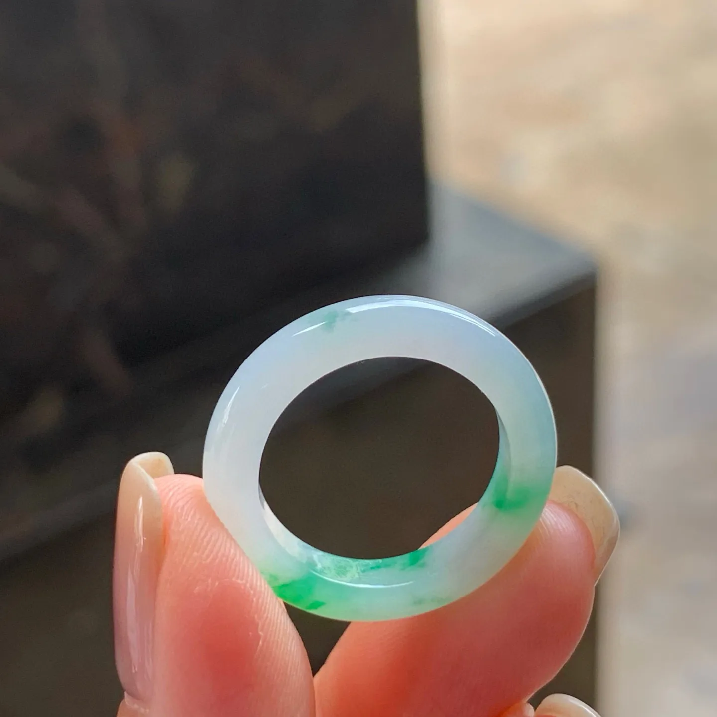阳绿指环
水润