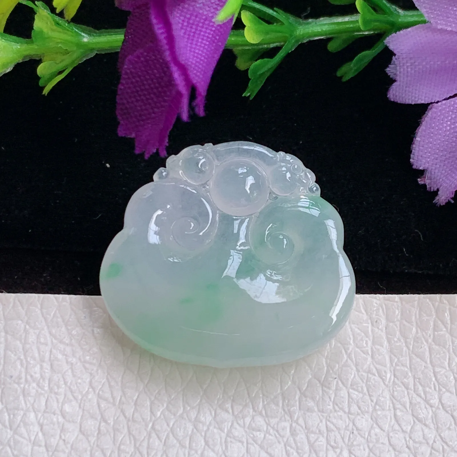 Lz实拍23.6*25*5.6翡翠A货精雕冰飘绿花如意头 事事顺玉吊坠