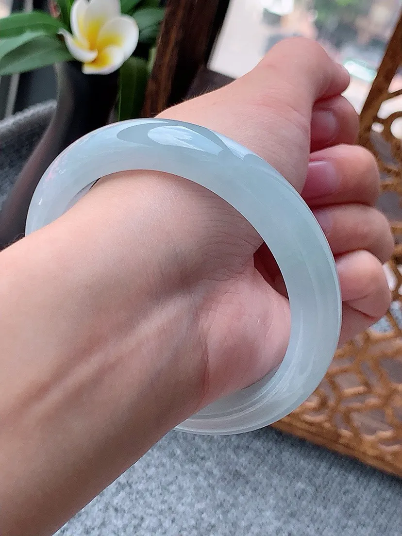 a货翡翠老坑正装正圈手镯57-58圈口  尺寸57.8×12×8.8mm 重量64.55g 0622