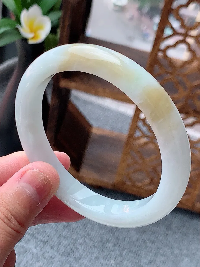 a货翡翠老坑飘黄翡正装正圈手镯57-58圈口 尺寸57.6×10×8mm 重量49.50g 0622