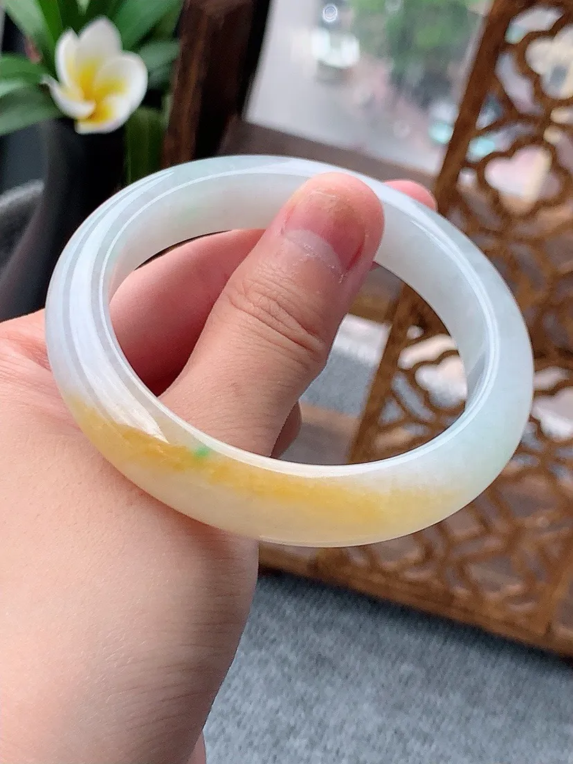 a货翡翠老坑黄加绿双彩正装正圈手镯55-56圈口  尺寸55.5×11.6×8.5mm 重量56.16g 0622
