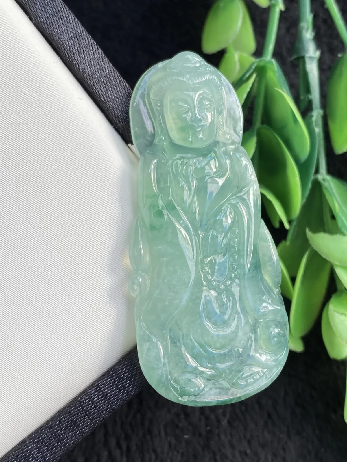 推荐【晴水飘绿观音】小棉无纹裂，晴绿底色，飘绿，水润冰透，种水佳，53.5*24.2*6.6 毫