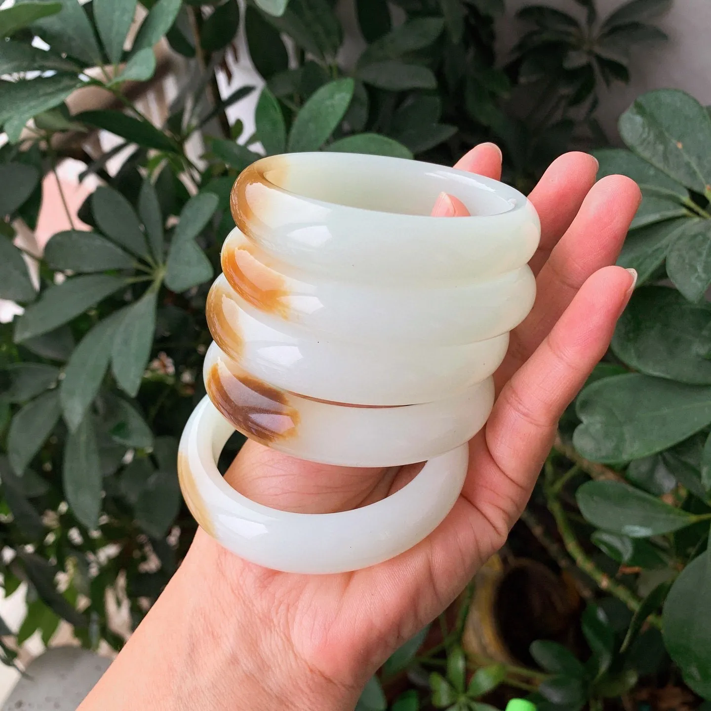 和田玉且末糖料手镯，精品且末糖料，糖色好，品质好，咨询圈口