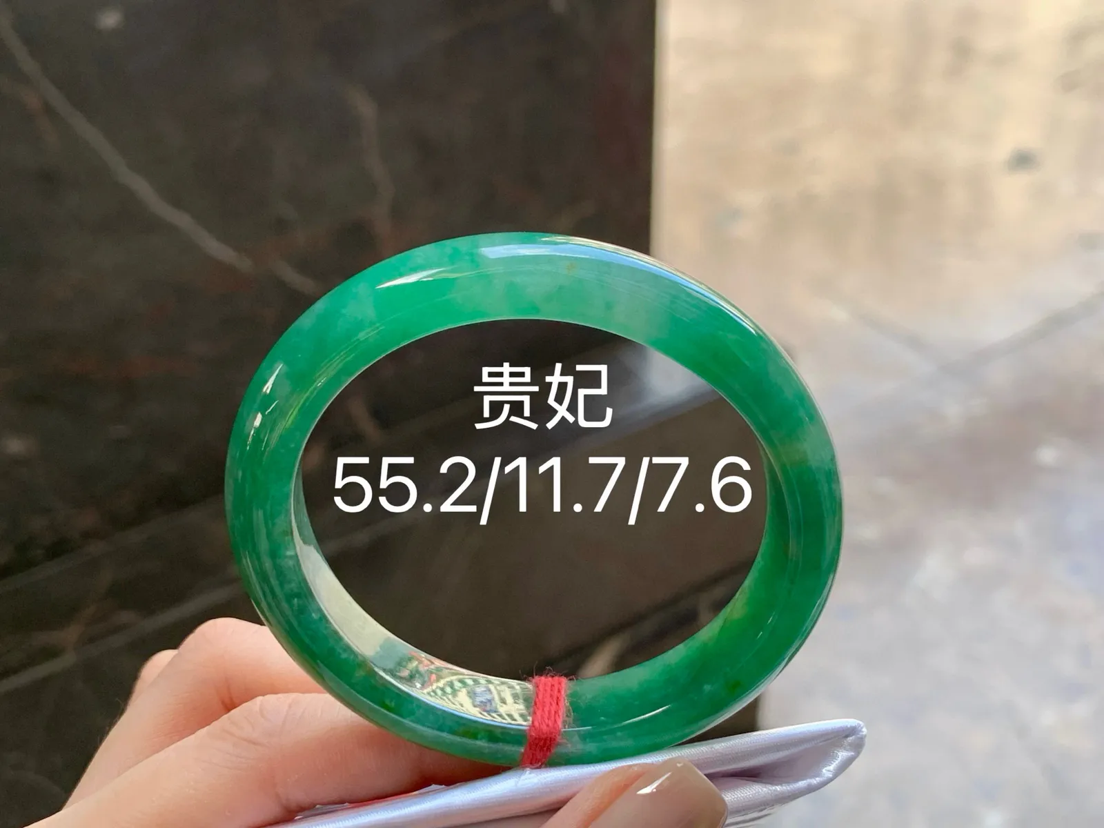 带色贵妃镯
55.2/11.7/7.6mm