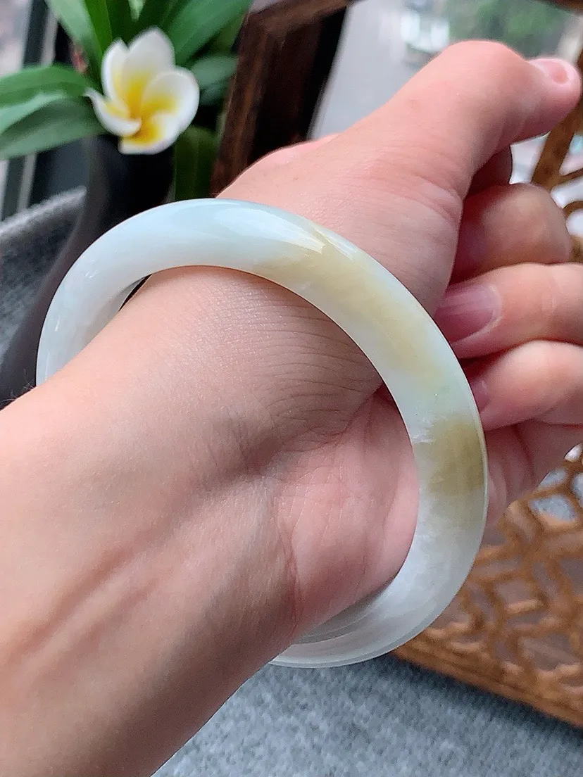 a货翡翠老坑飘黄翡正装正圈手镯57-58圈口 尺寸57.6×10×8mm 重量49.50g 0622