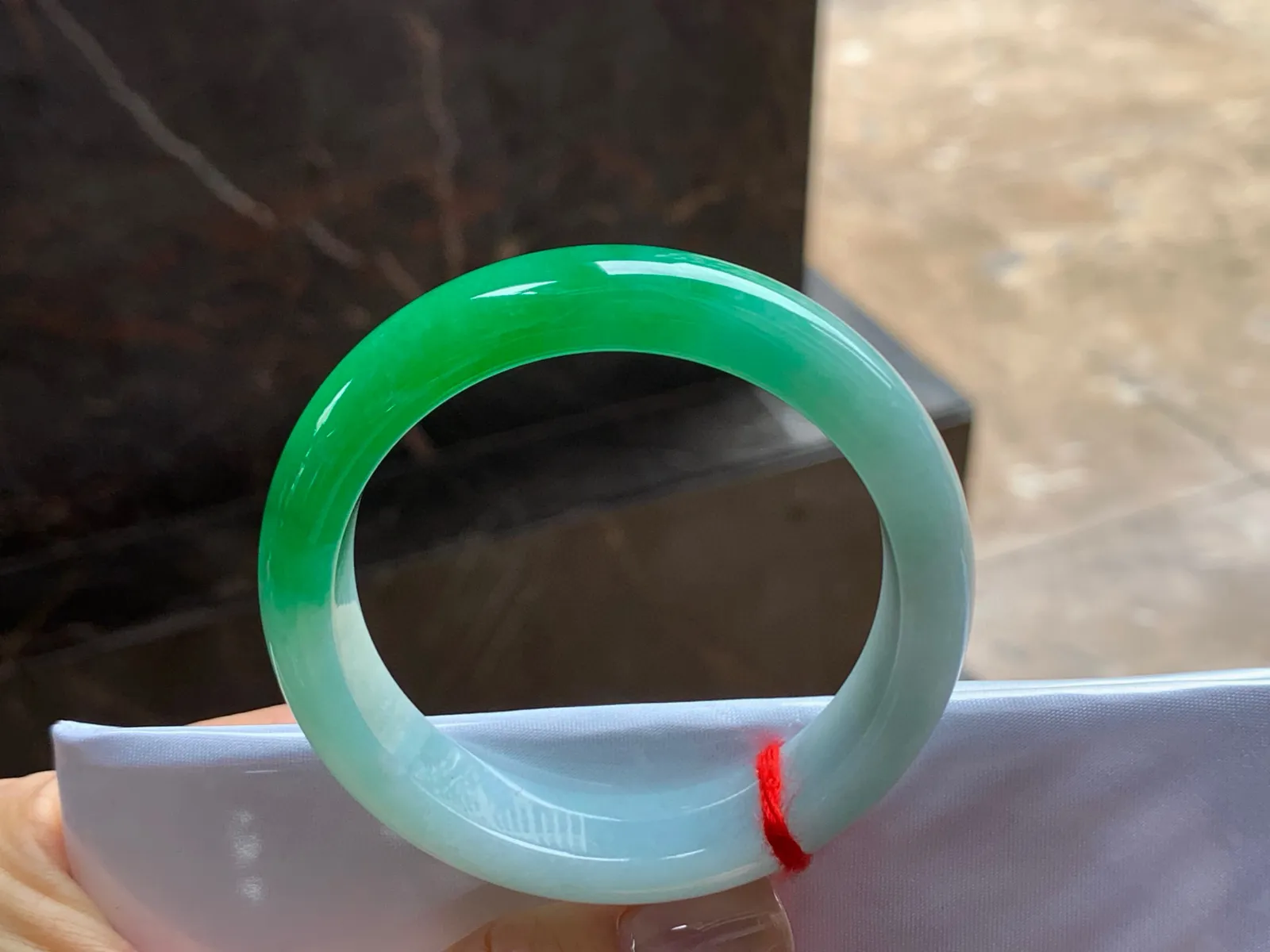 阳绿手镯
细腻51.1/13.1/7.8mm