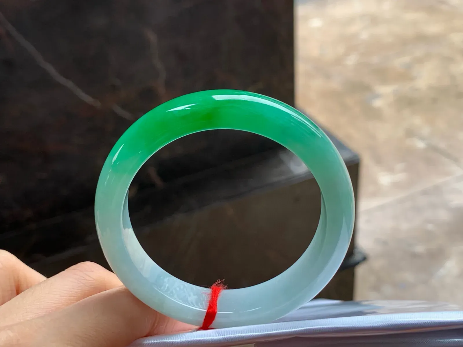 阳绿手镯
细腻51.1/13.1/7.8mm