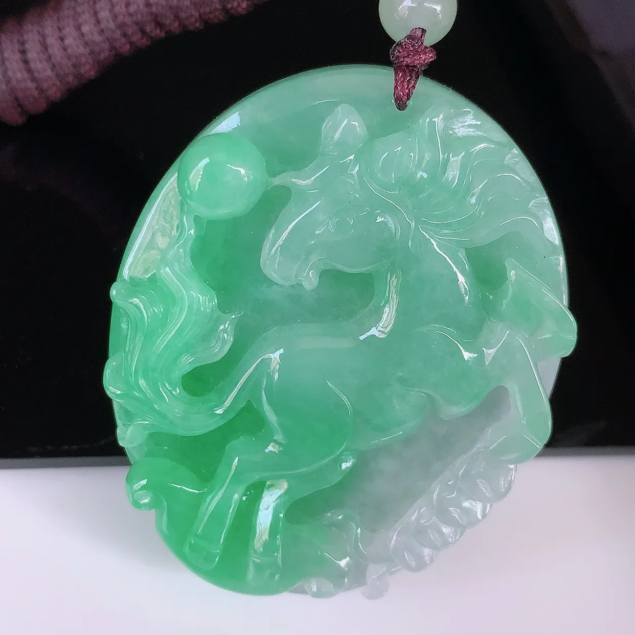 自然光实拍，冰润满绿翡翠生肖马上有钱吊坠，种老水足，雕工精湛 ，寓意美好，佩戴时尚出众！#46.5