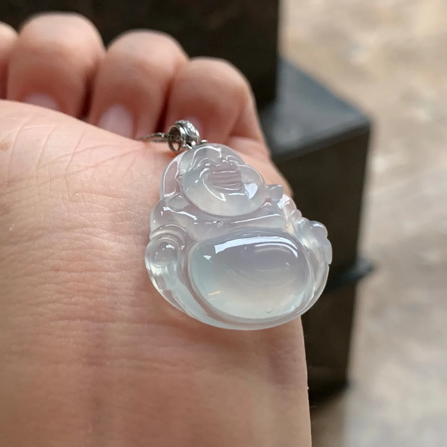 冰种坐佛
清爽金扣