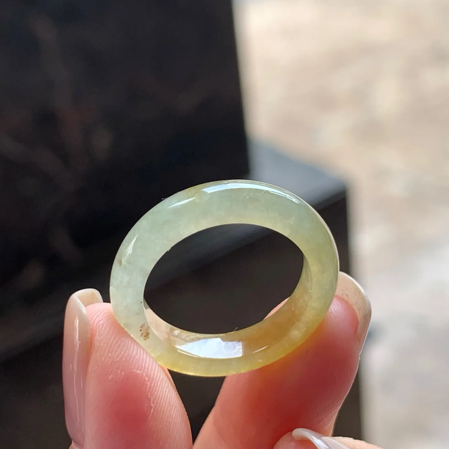 冰黄指环
独特