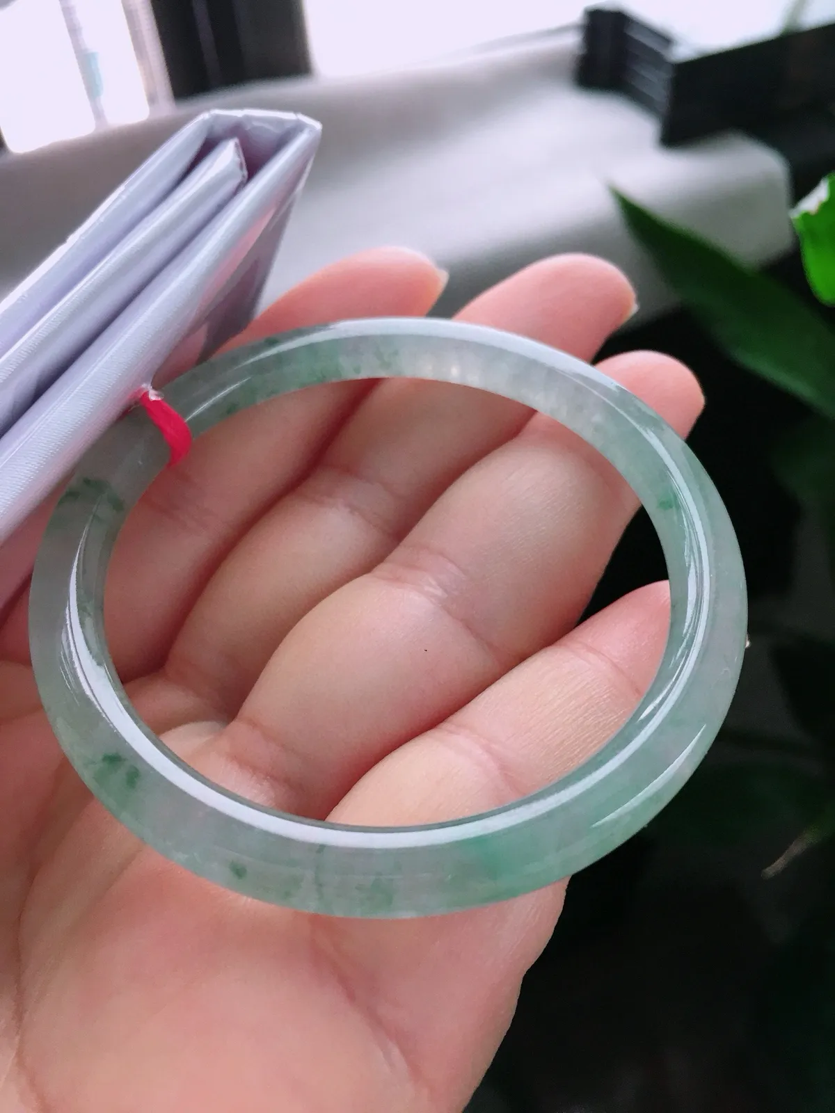 圈口53.5，圆条手镯，小圈口，飘花，玉质冰润，尺寸53.5-6.3-6.4mm