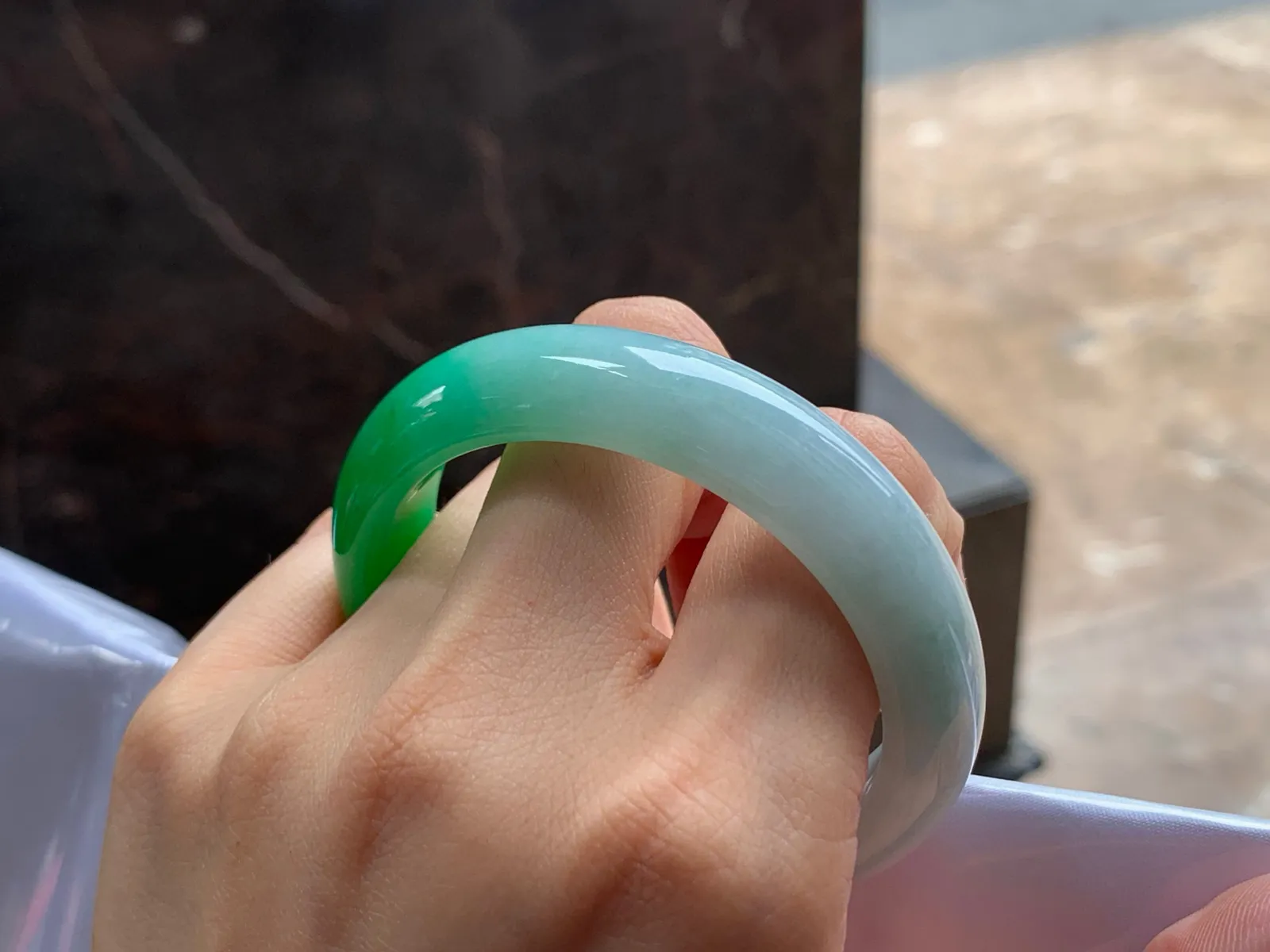 阳绿手镯
细腻51.1/13.1/7.8mm