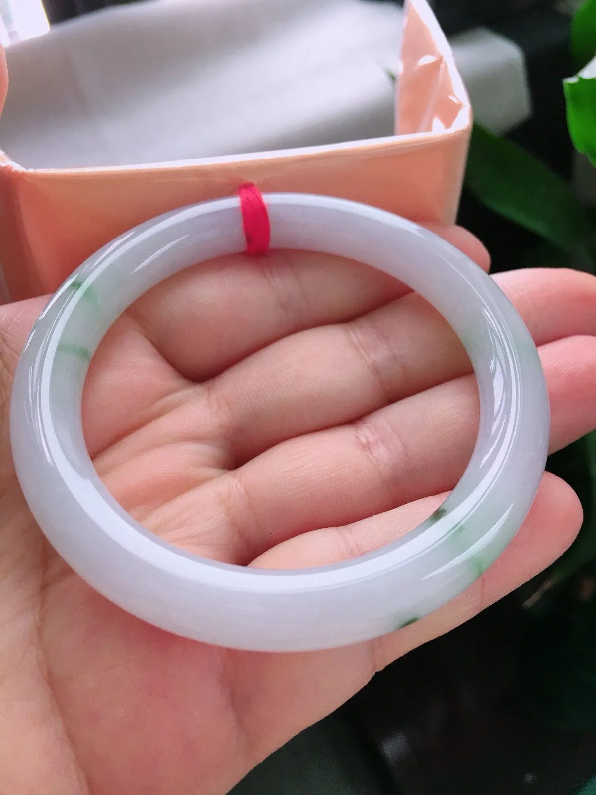 圈口58，圆条手镯，飘花，玉质水润，尺寸58-10-9.2mm