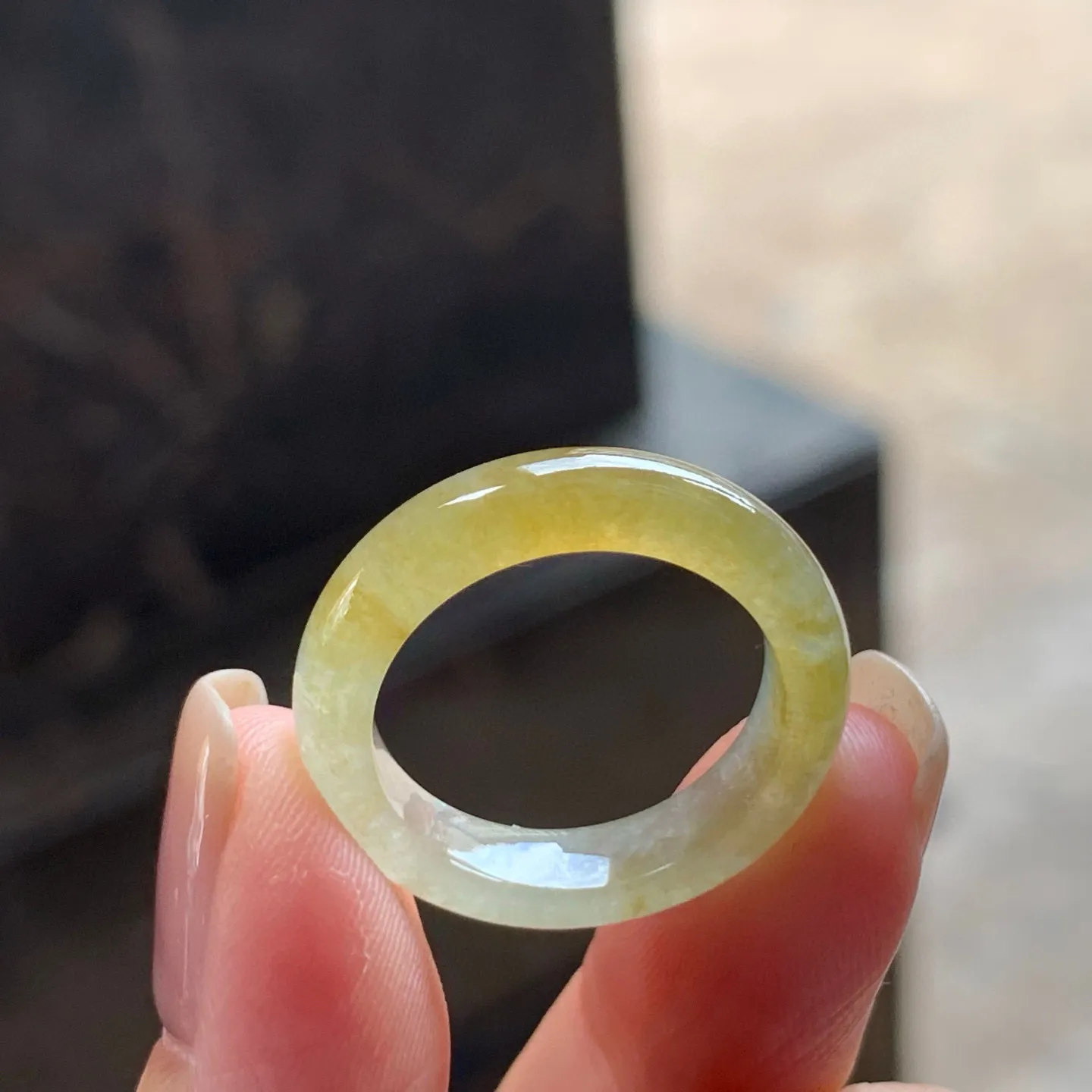 冰黄指环
独特