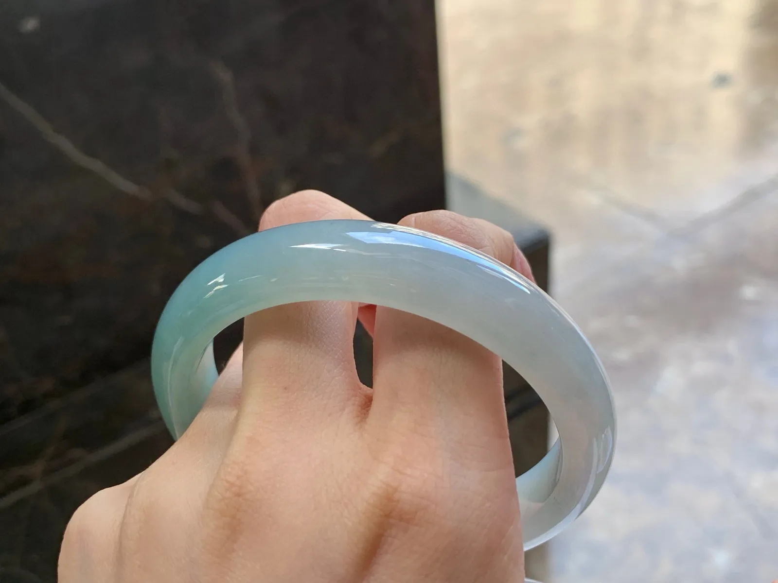 大圈手镯
细腻水润 61/13.2/8.2mm