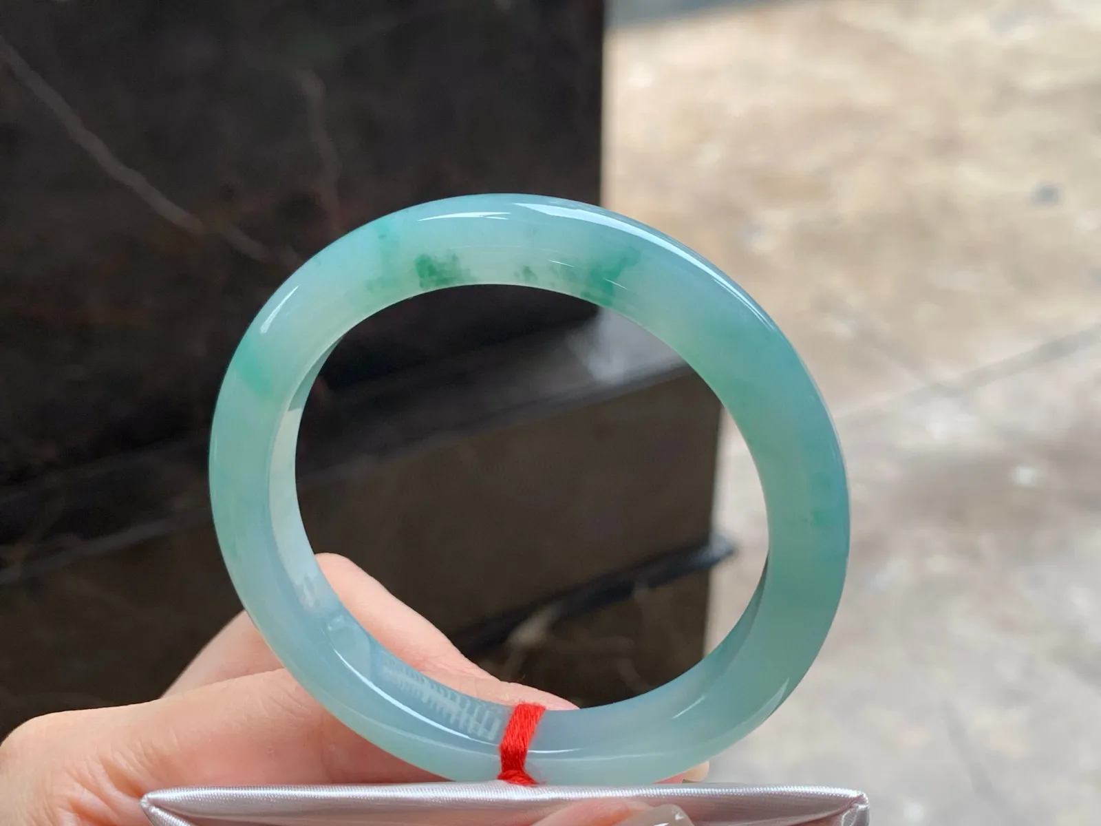 飘花手镯
水润52.3/9.2/8mm