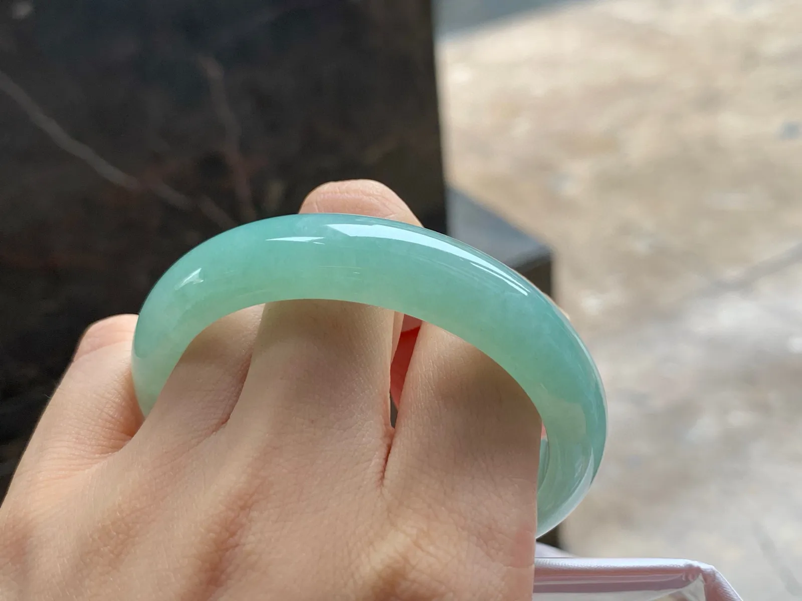 手镯
底色漂亮 53/12/7.8mm