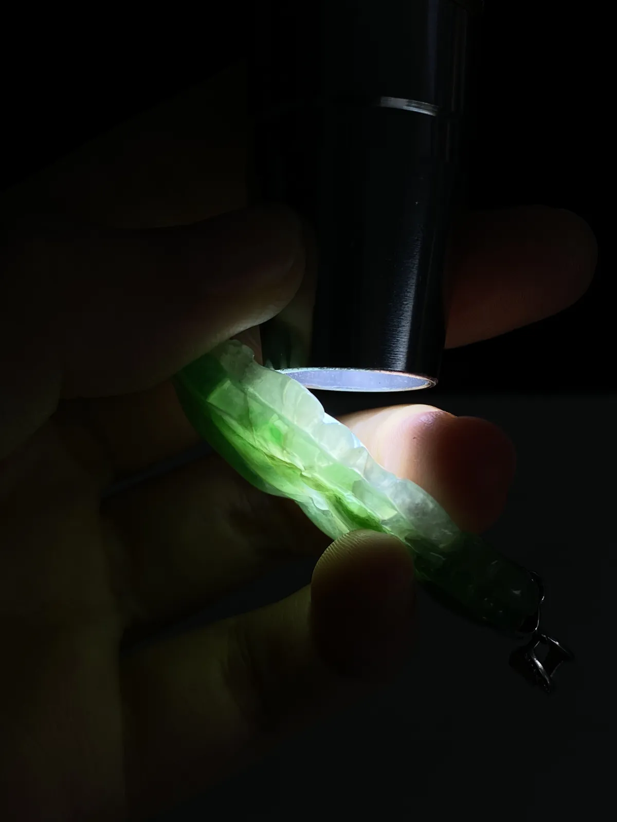 翡翠冰糯种飘绿翡翠，印记：S925