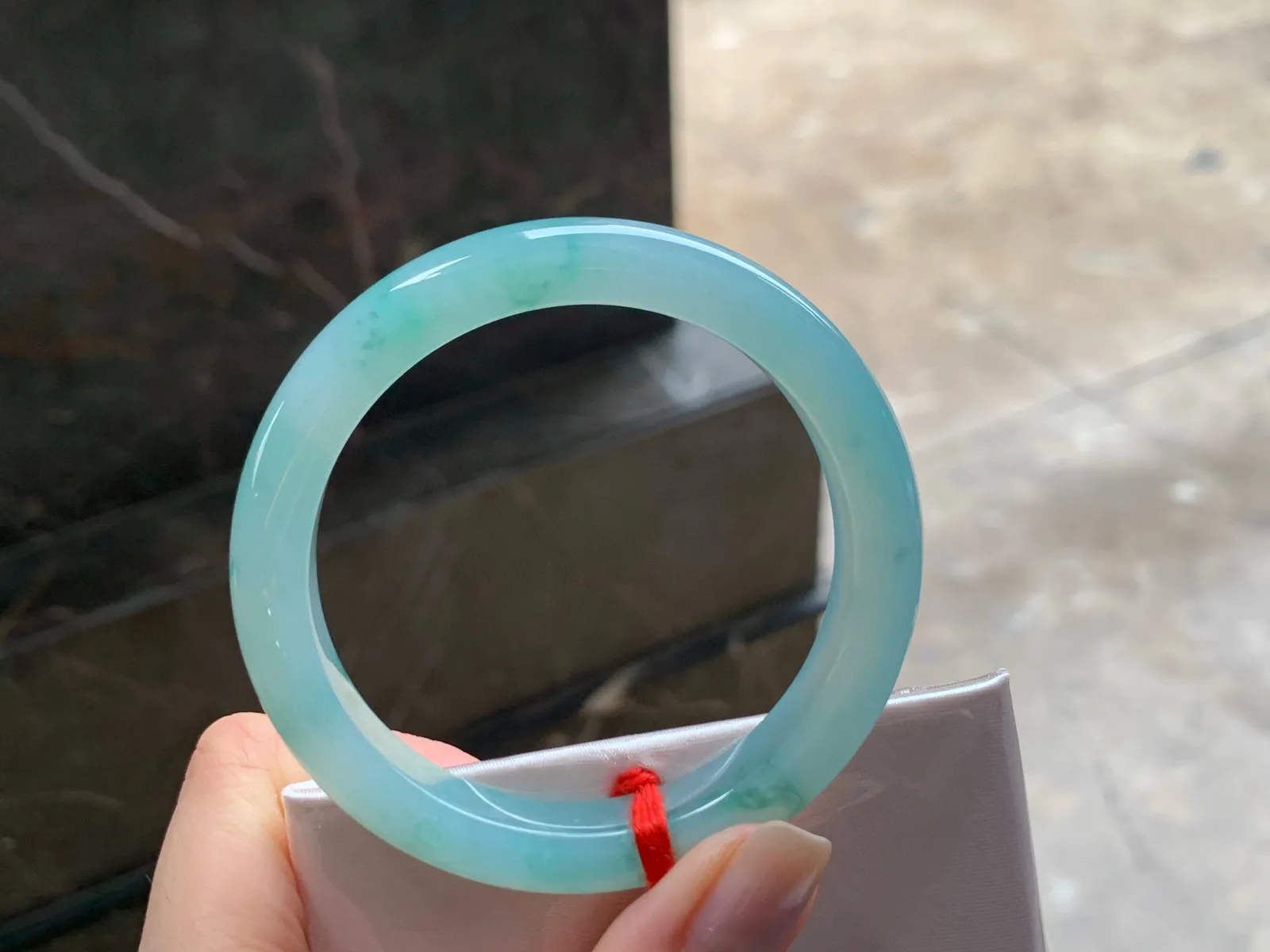 飘花手镯
水润52.3/9.2/8mm
