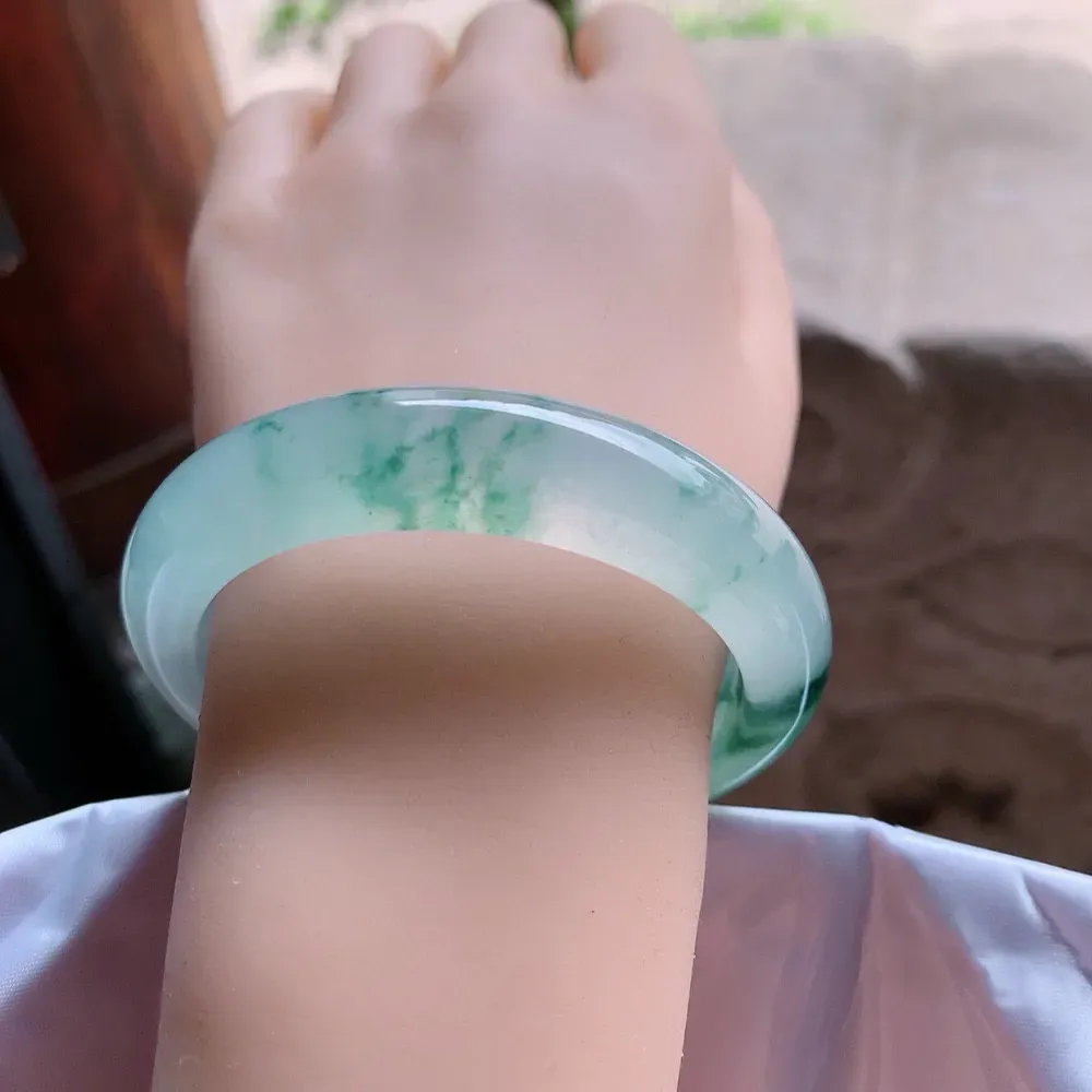 正圈冰玻飘花 无瑕 尺寸:55.7/12.9/8.8 花美 种水好️️