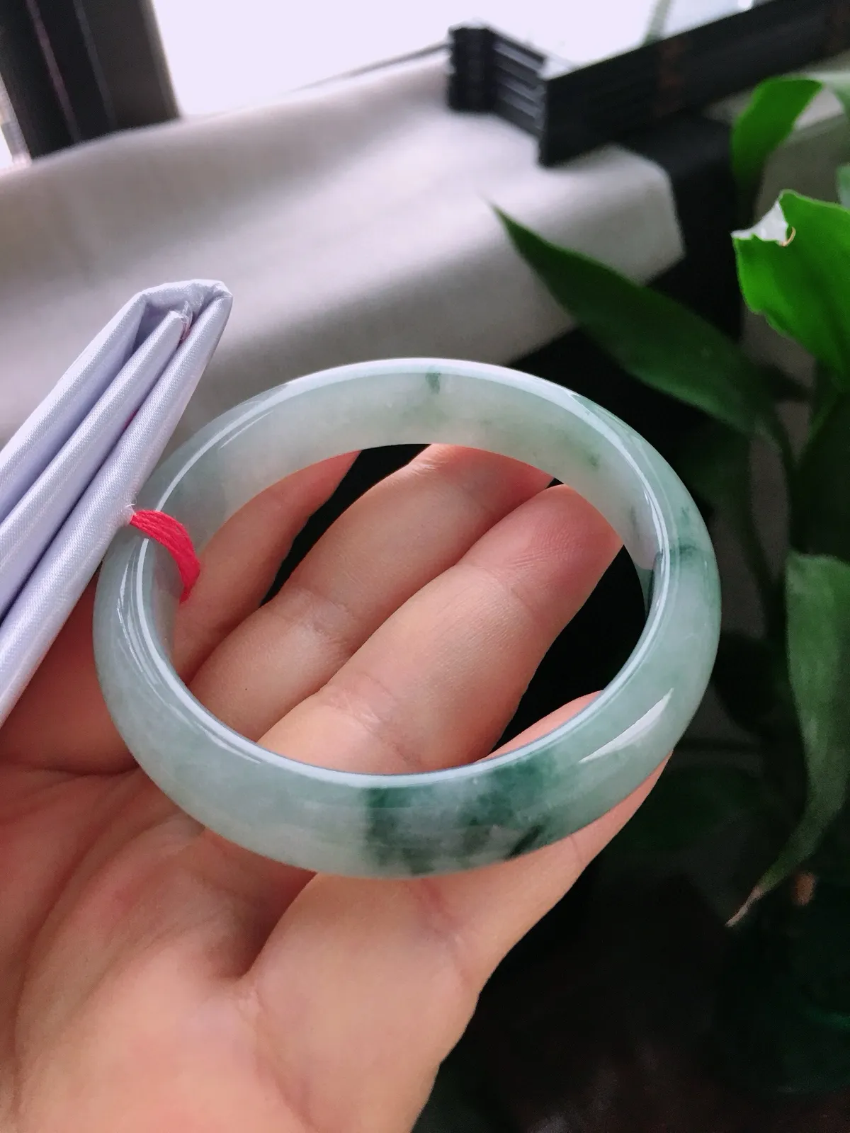 圈口56，正圈手镯，飘花，玉质水润，尺寸56-13.1-7.5mm
