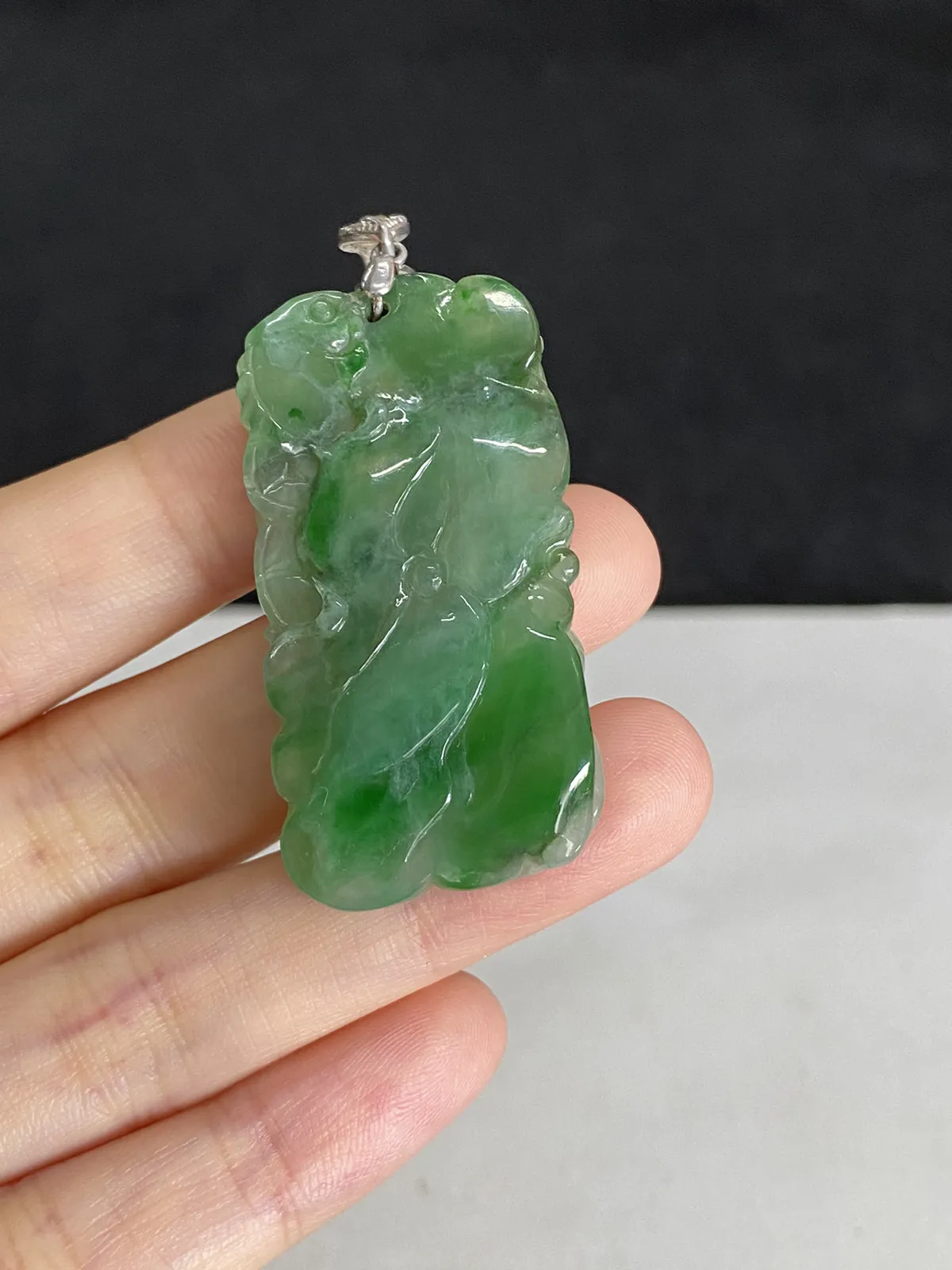 翡翠冰糯种飘绿翡翠，印记：S925