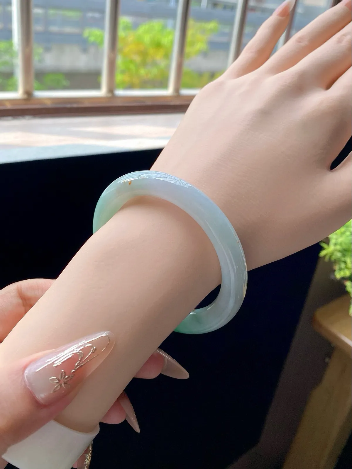 小圈口白底青洒金圆条美人条
⭕️51.7-9.7-9.2