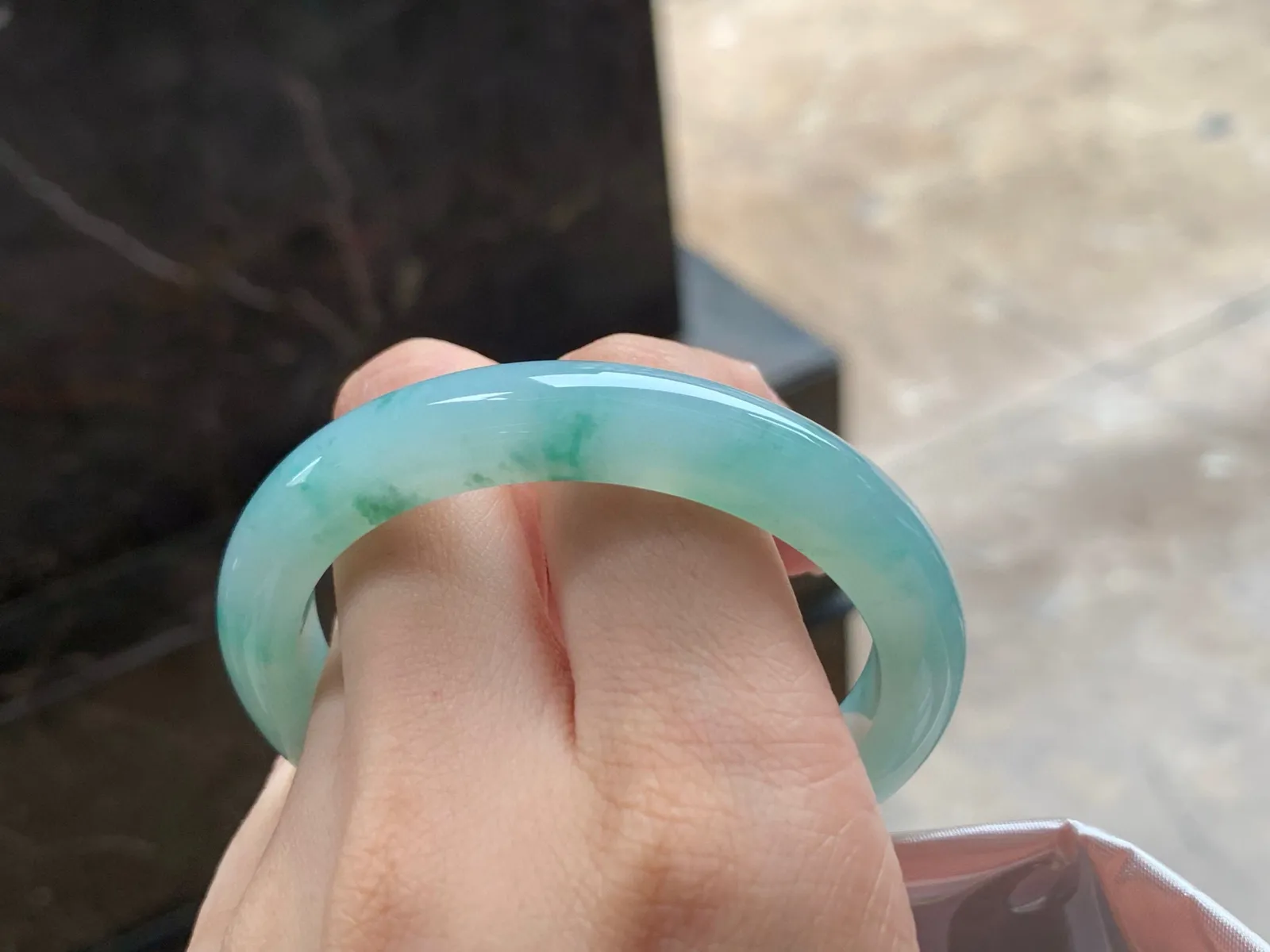飘花手镯
水润52.3/9.2/8mm
