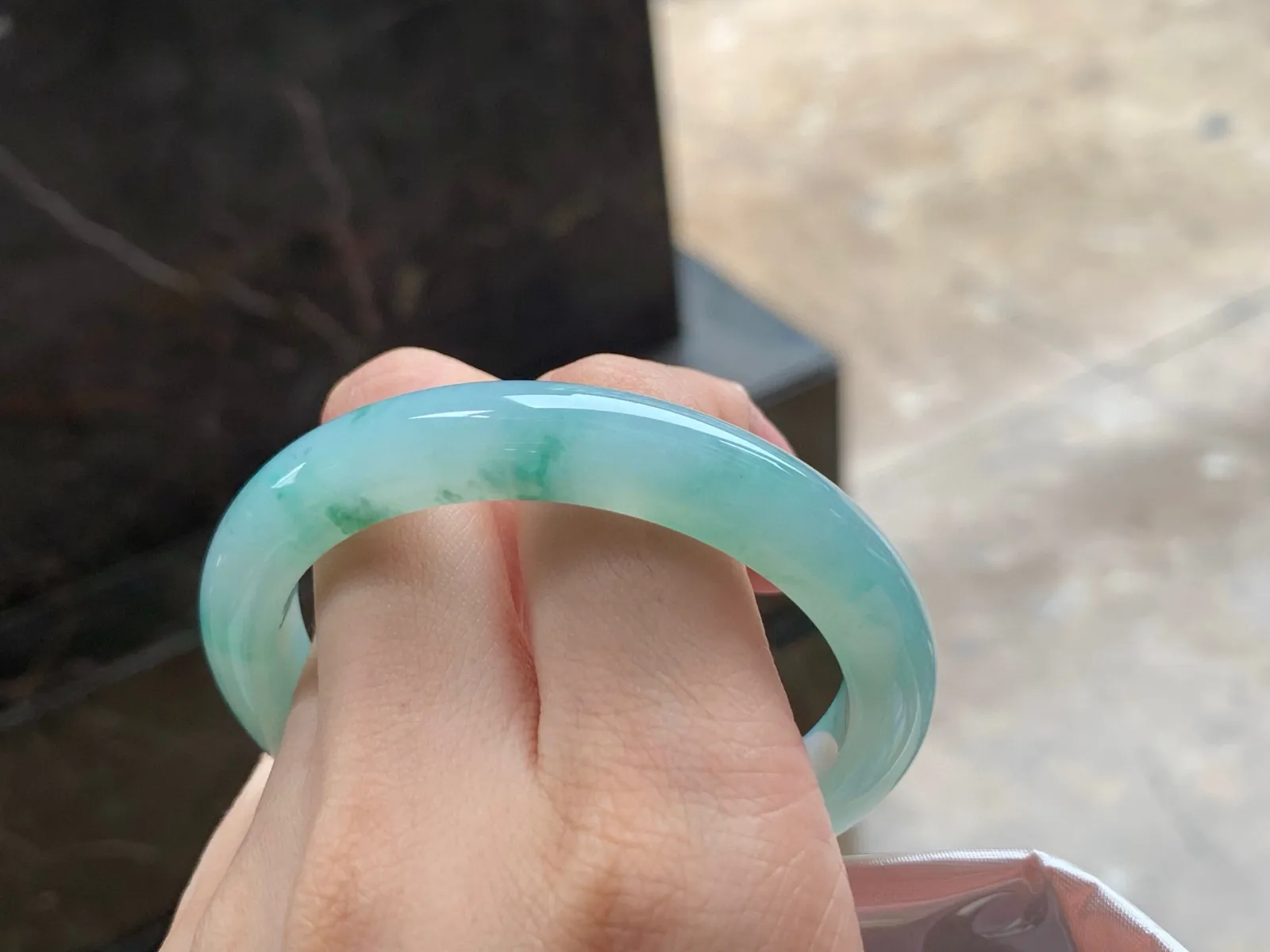 飘花手镯
水润52.3/9.2/8mm