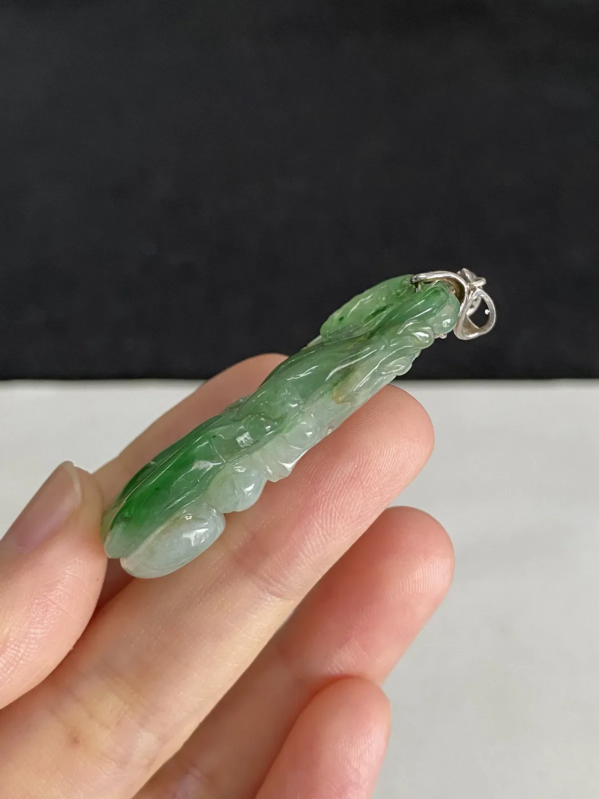 翡翠冰糯种飘绿翡翠，印记：S925