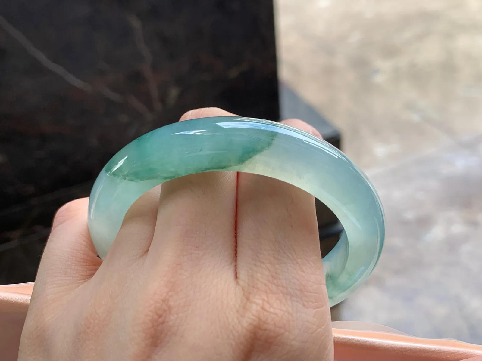 冰种飘花手镯
种好56.3/12.2/9.5mm
