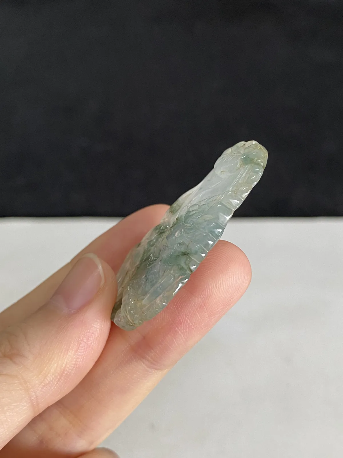 翡翠冰种黄色吊坠