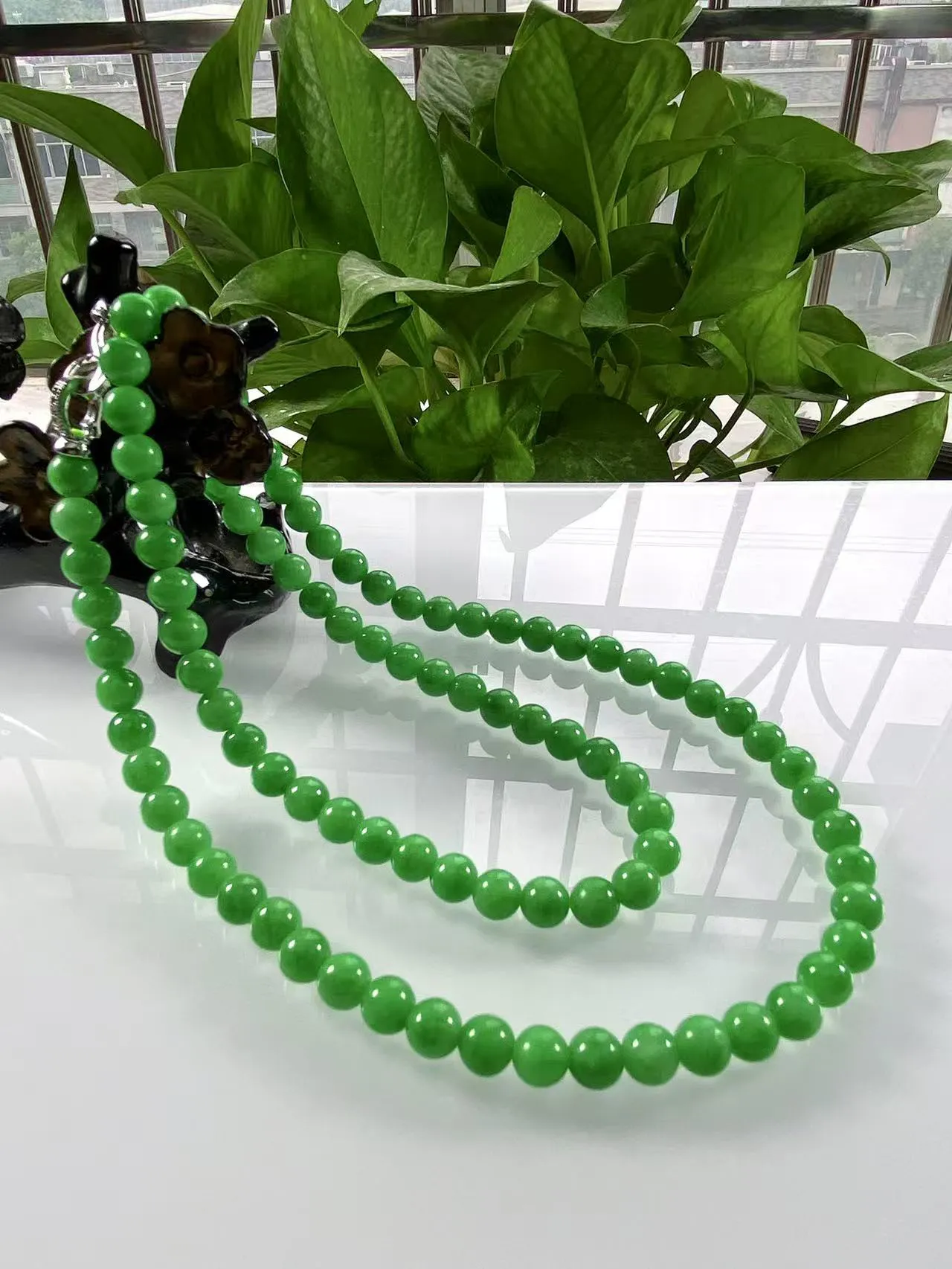 缅甸天然翡翠A货，卡6.3冰润满绿阳绿圆珠项链手链，尺寸：6.3mm/95颗，长度600mm，重量：