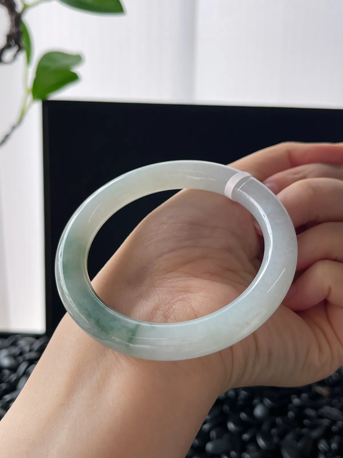 翡翠冰糯飘花圆条手镯