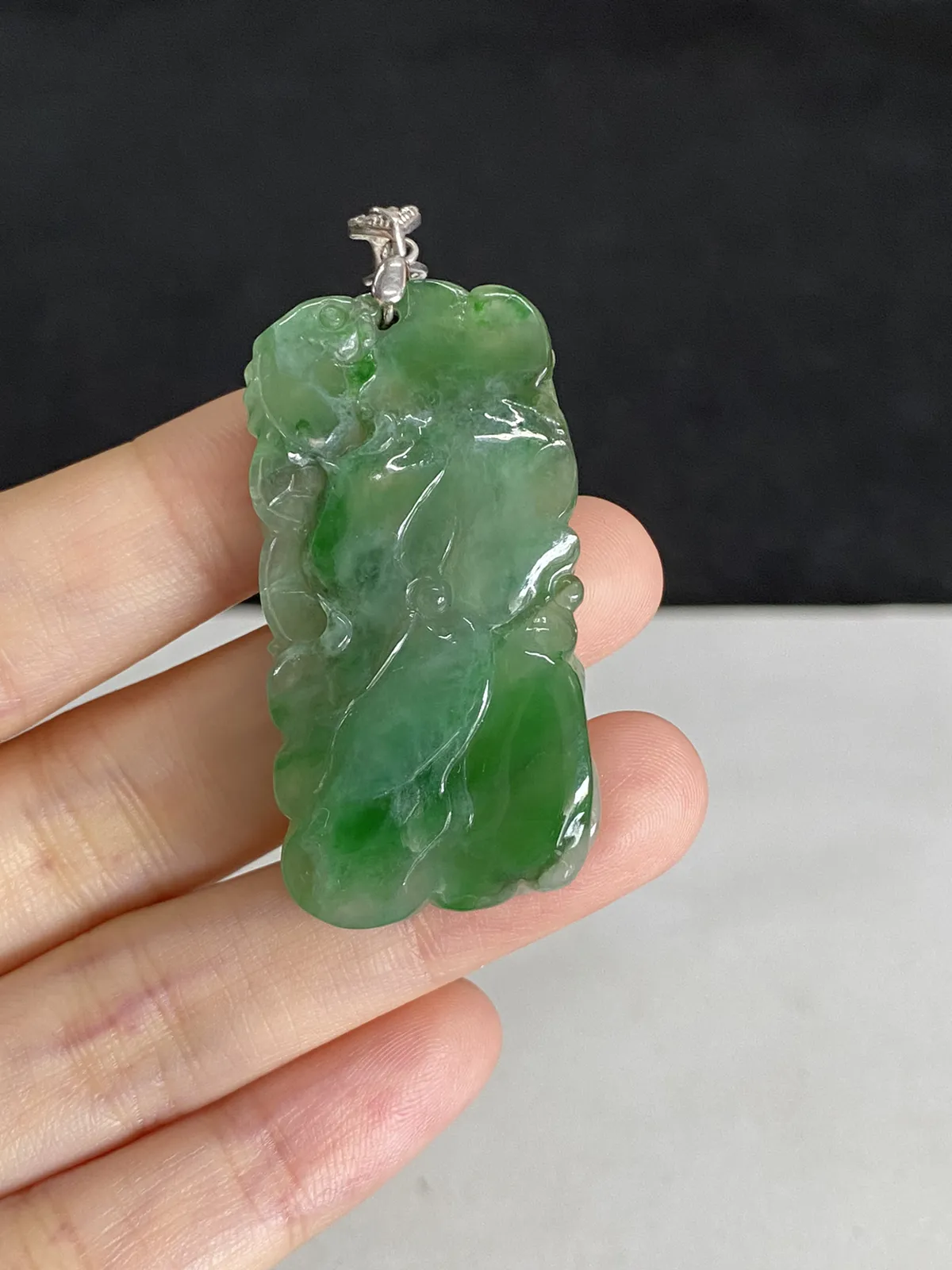 翡翠冰糯种飘绿翡翠，印记：S925