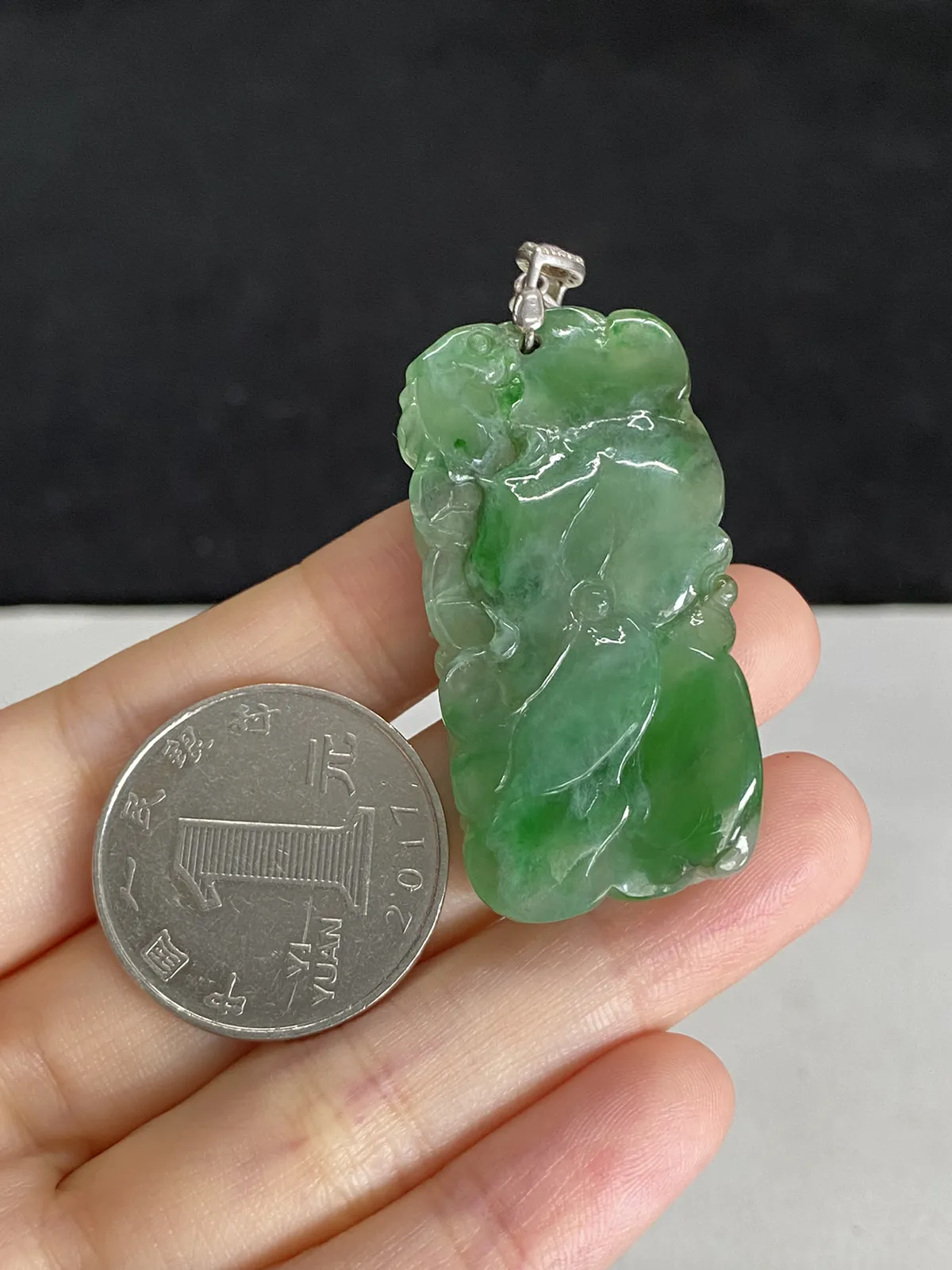 翡翠冰糯种飘绿翡翠，印记：S925