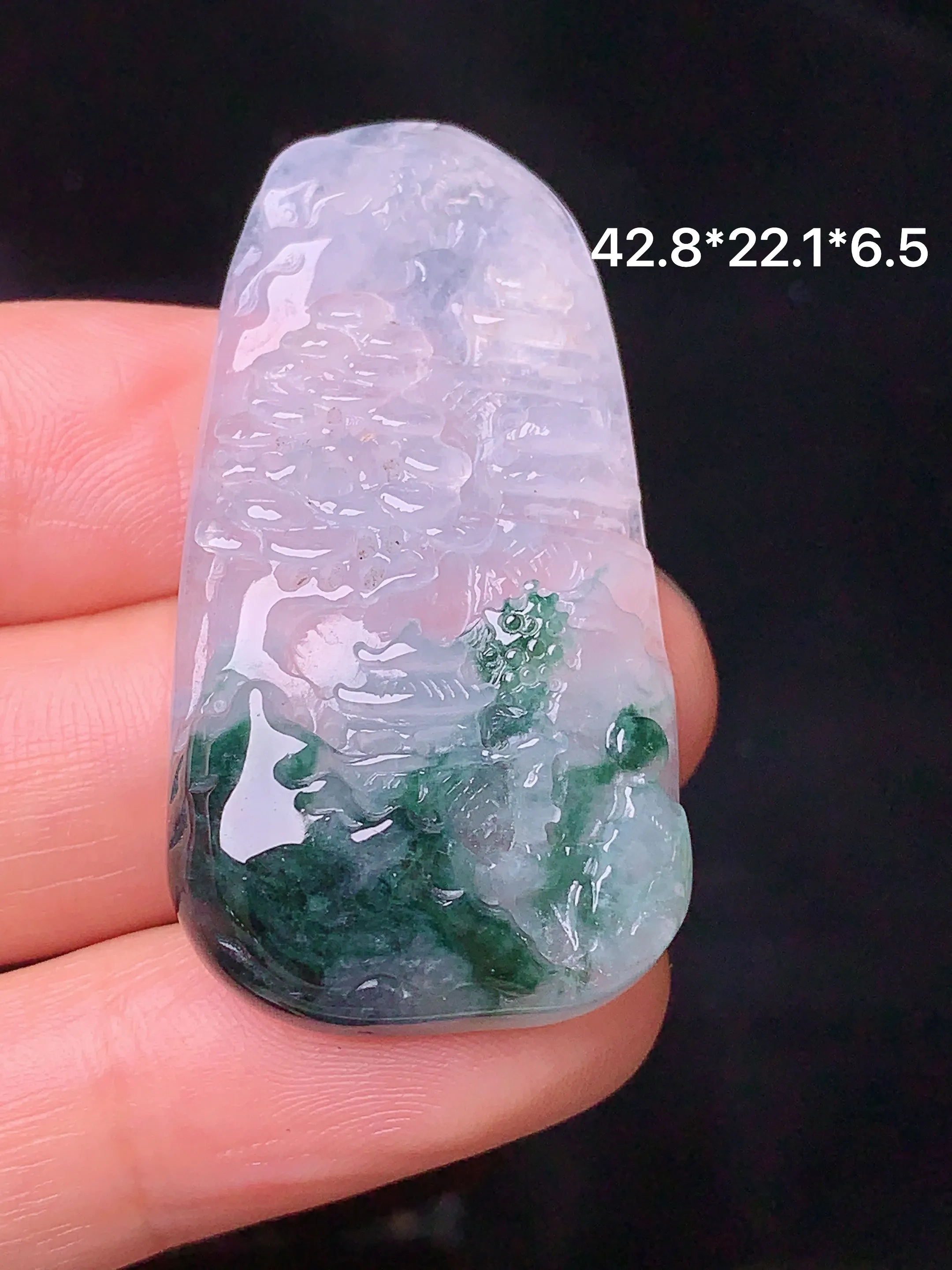 飘绿山水飘吊坠 玉质细腻 色泽艳丽 整体尺寸42.8*22.1*6.5