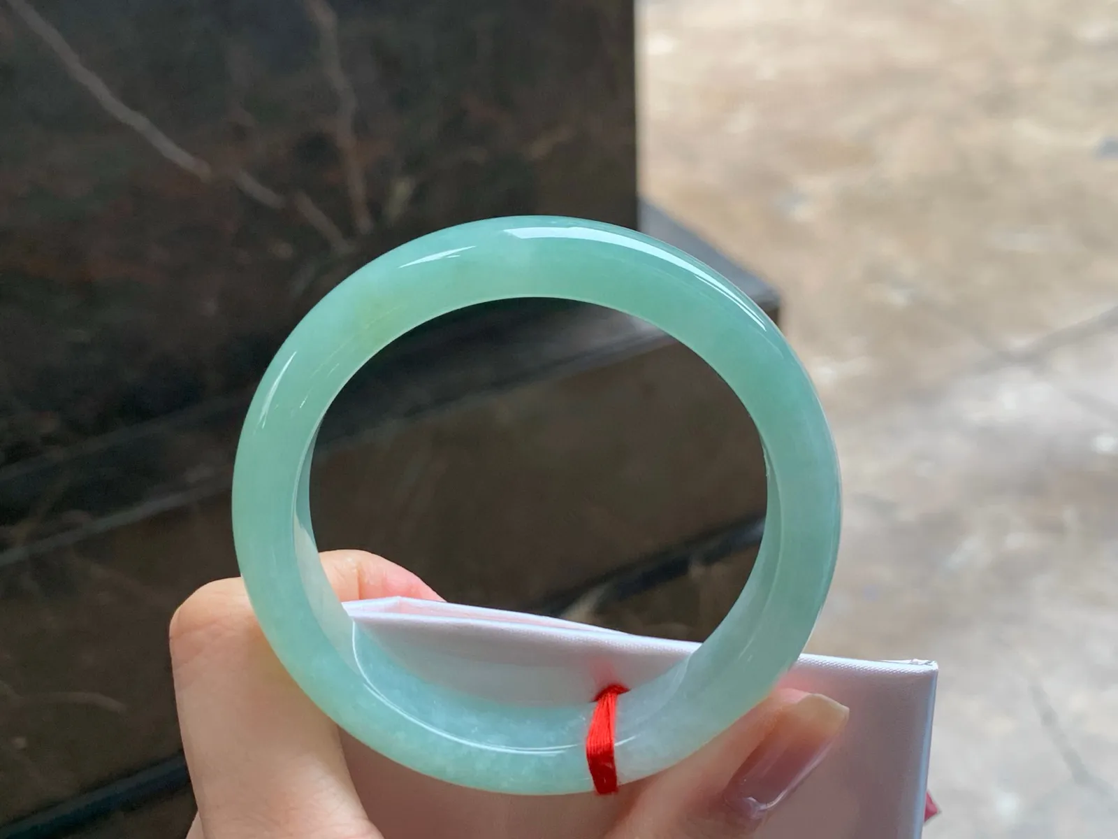 手镯
底色漂亮 53/12/7.8mm