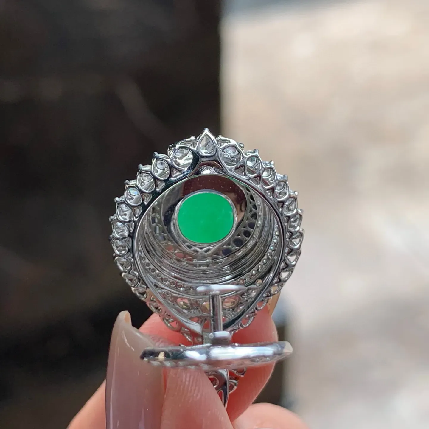 冰种阳绿圆牌
真金镶嵌 精致