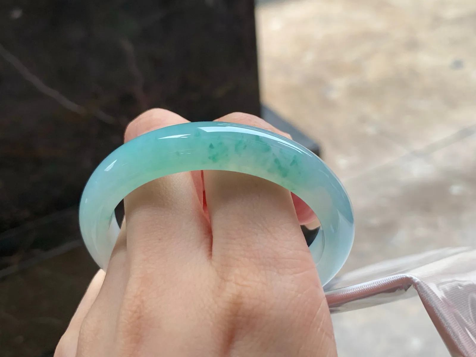冰飘花手镯
水润52.3/10.8/8mm