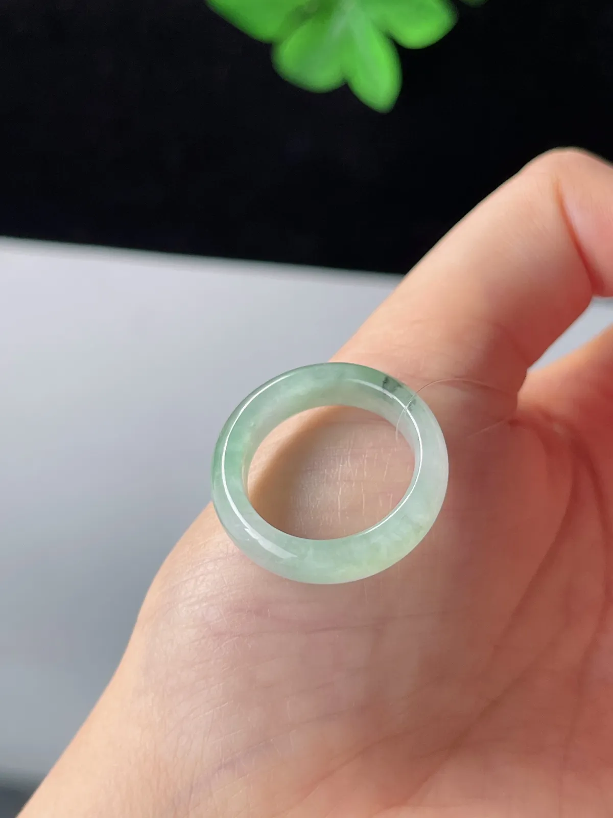 翡翠冰糯种浅绿色戒指