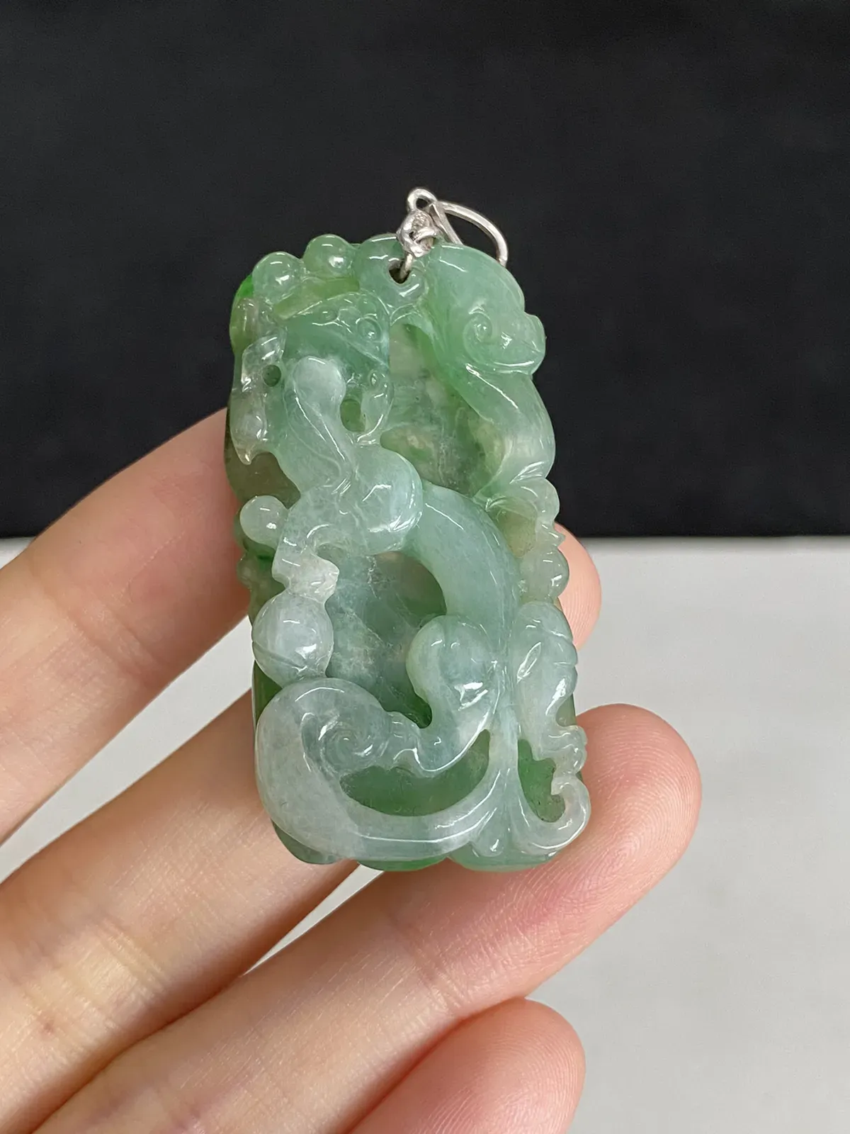翡翠冰糯种飘绿翡翠，印记：S925