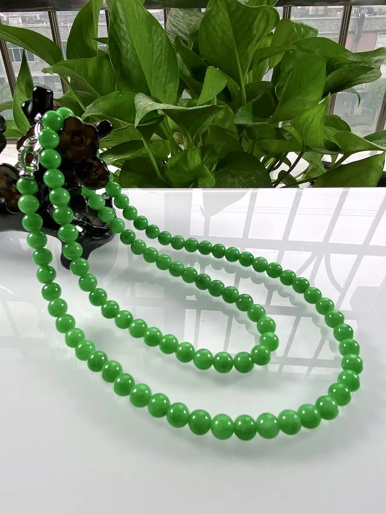 缅甸天然翡翠A货，卡6.3冰润满绿阳绿圆珠项链手链，尺寸：6.3mm/95颗，长度600mm，重量：40.46g