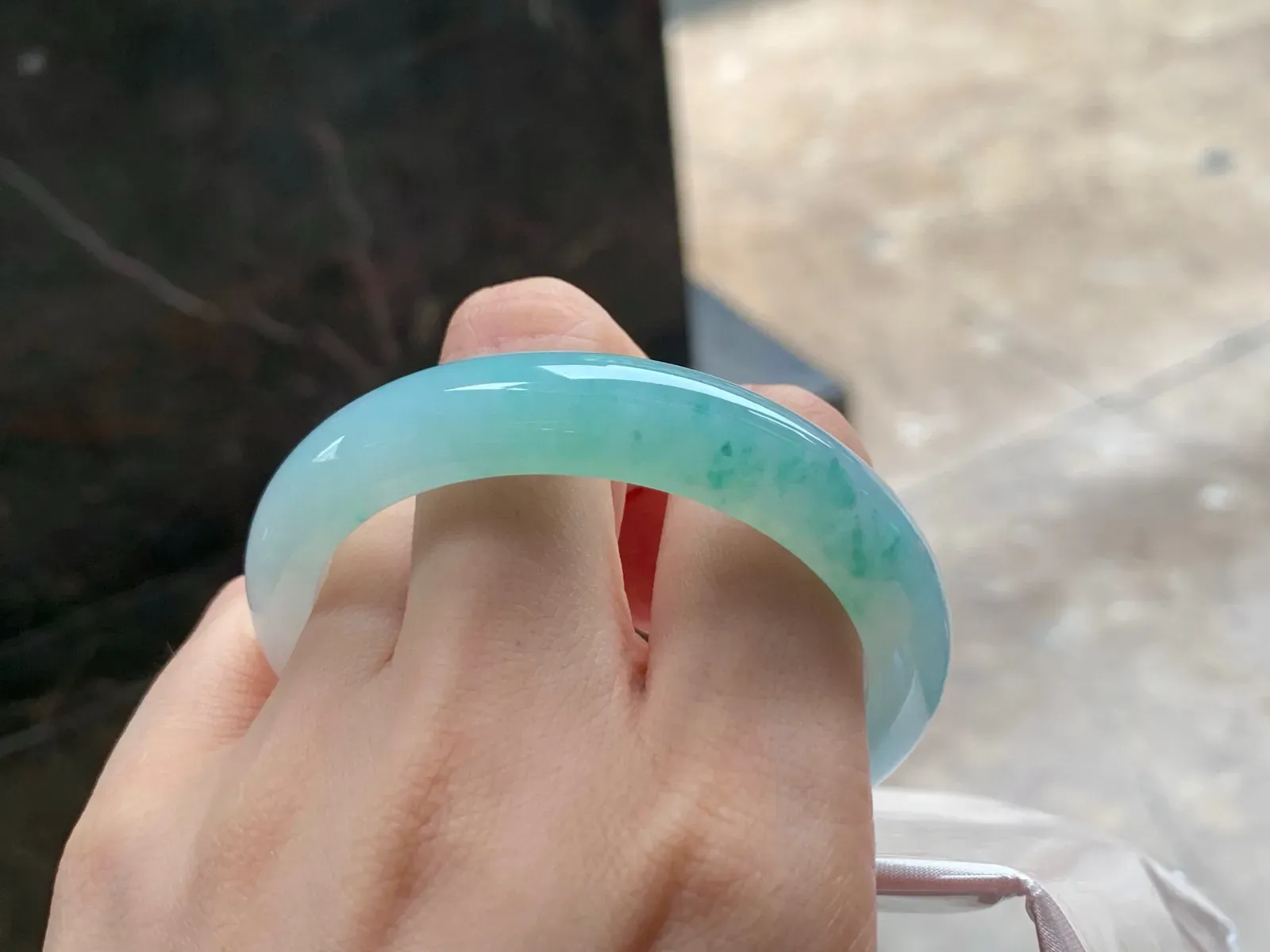 冰飘花手镯
水润52.3/10.8/8mm