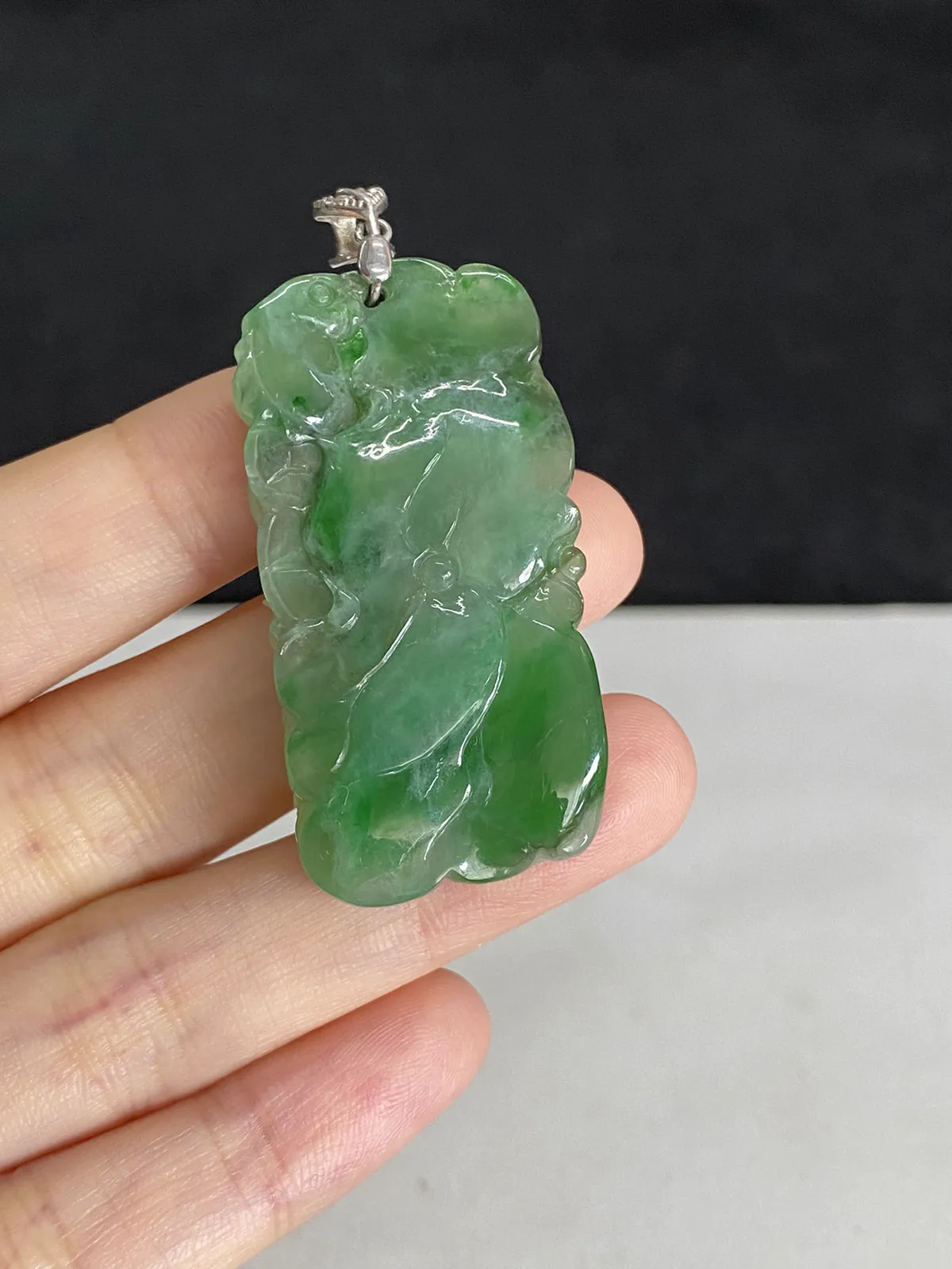 翡翠冰糯种飘绿翡翠，印记：S925