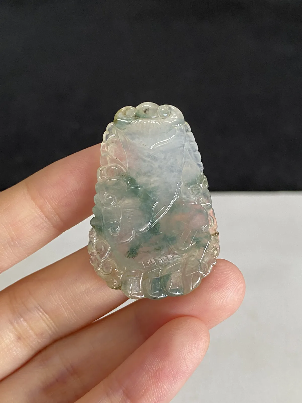 翡翠冰种黄色吊坠